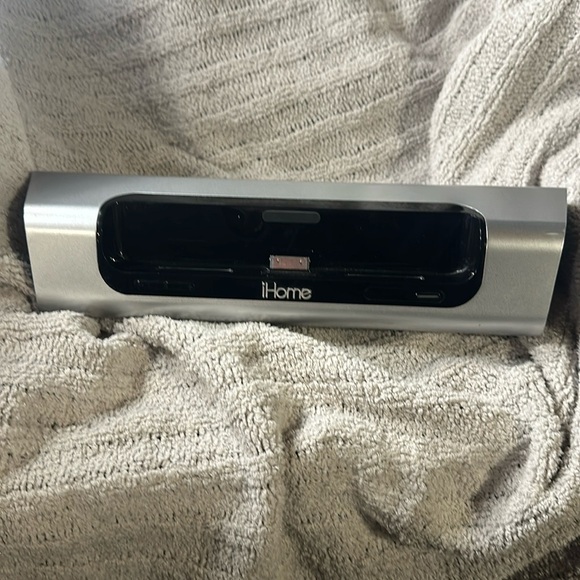 Apple iPhone ihome speaker with wall plug minor scratches - preowned SEE PICS - Picture 2 of 11